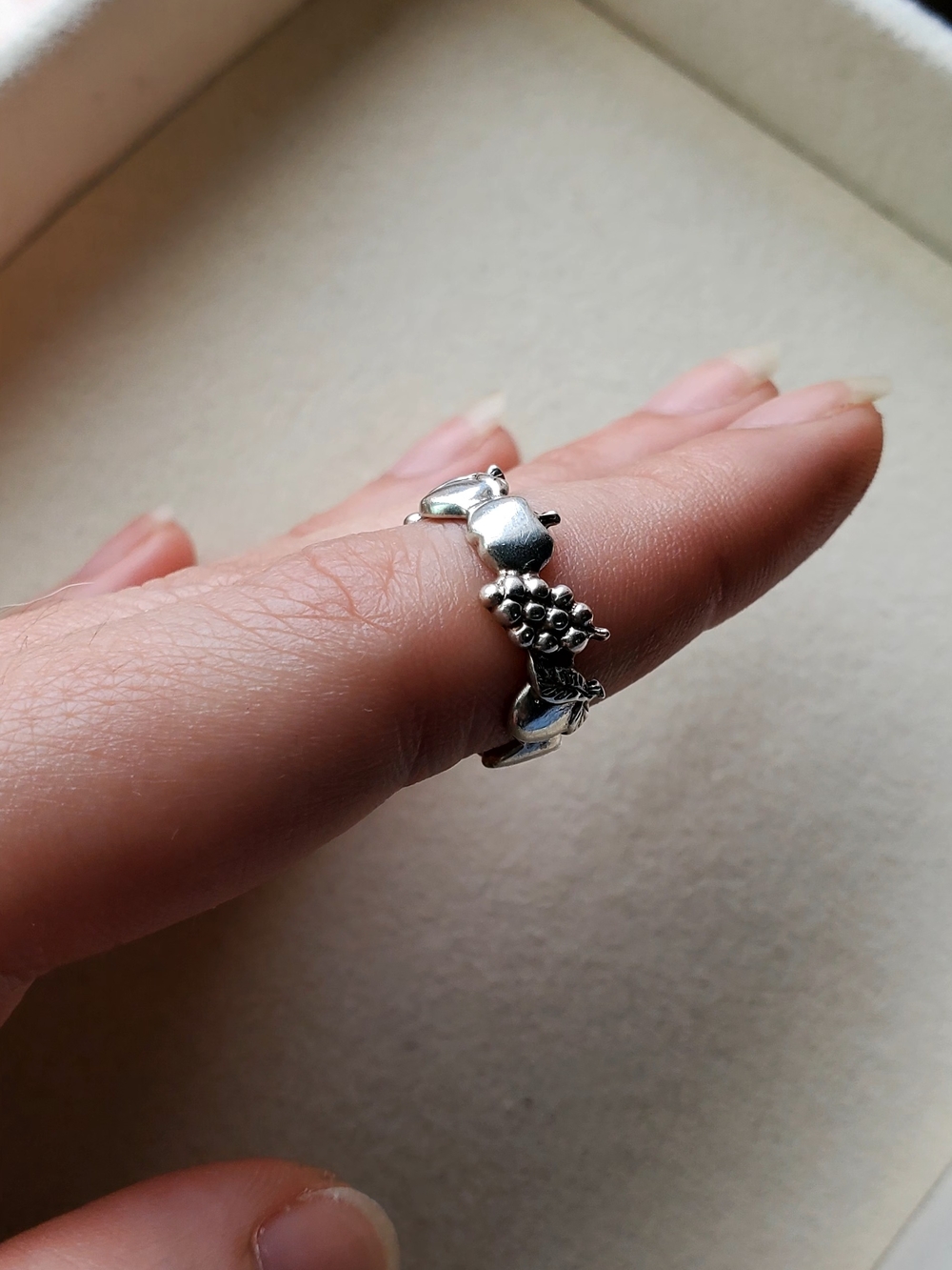 Vintage Sterling Silver Fruit & Vine Band Ring | Grapes & Leaves • 2.24g